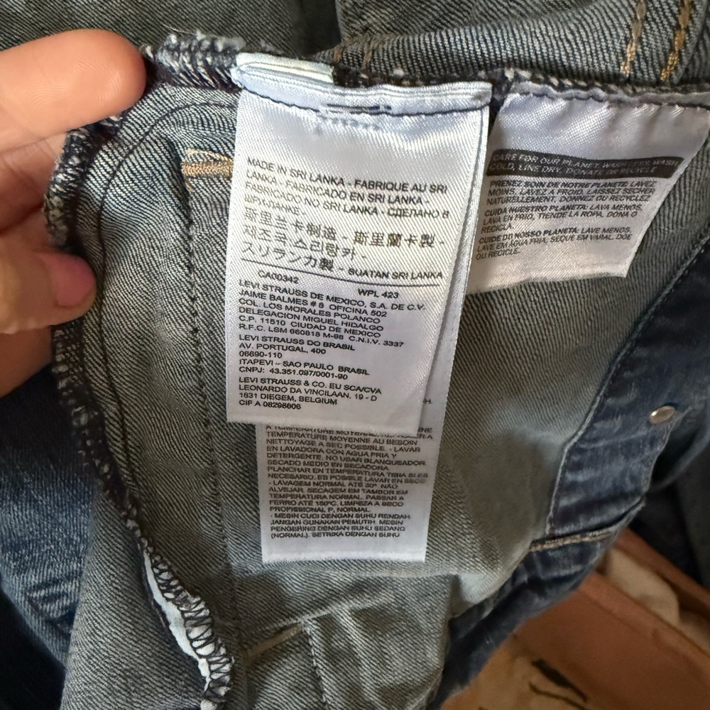 Levi's Classic Blue Denim Jacket - Picture 6 of 10